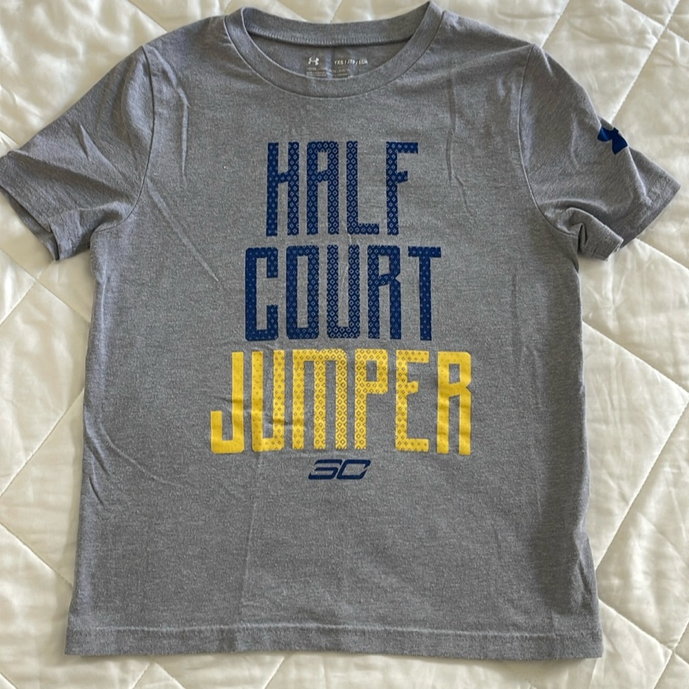 Boys Under Armour youth xs tee